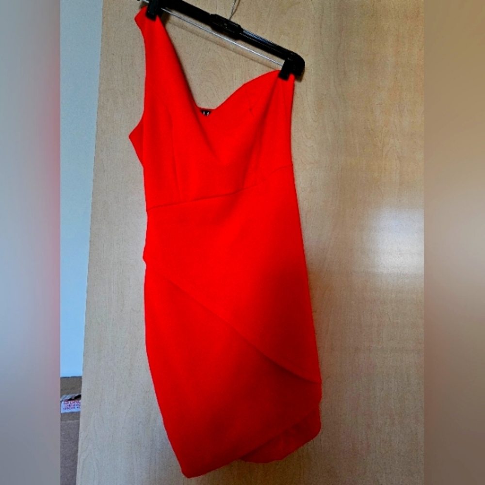 One should stretchy dress, wear once, perfect condition.